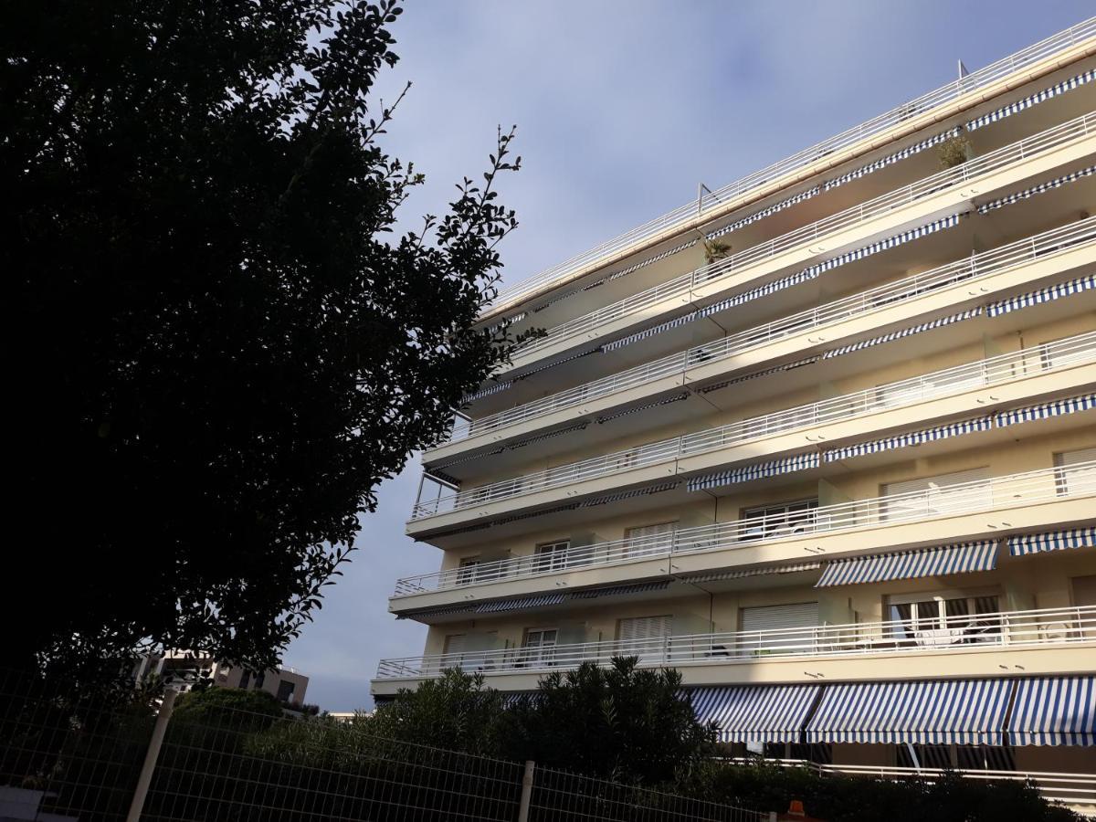 Le Palais Du Tropique Appartement Vue Mer 5E Etage Avec Ascenseur Juan-les-Pins Luaran gambar