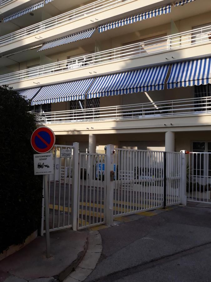 Le Palais Du Tropique Appartement Vue Mer 5E Etage Avec Ascenseur Juan-les-Pins Luaran gambar